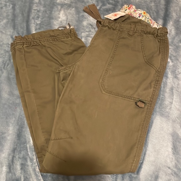 COPY - Womens scrubs - Picture 2 of 3